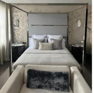 Hoxton Four Poster Bed in perfect condition