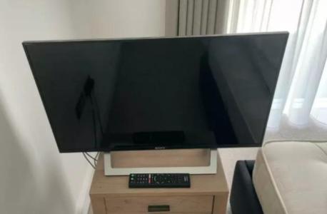 Sony TV 32” flat screen.