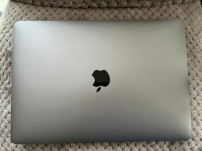 Apple macbook pro 2020 M1
