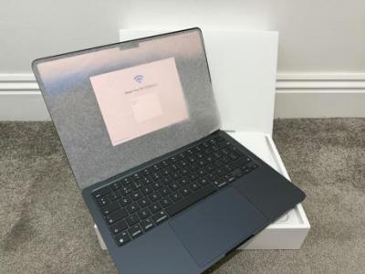 13” Apple MacBook Air M2 16GB 256GB SSD