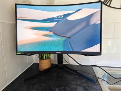 Samsung Odyssey G7 27" Curved Gaming Monitor