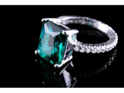 A Sparkling Experience Awaits: Welcome to Diamond Boutique!