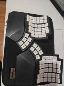 Glove 80 - Moergo - Ergonomic Keyboard - Cherry Pink Blossom switches