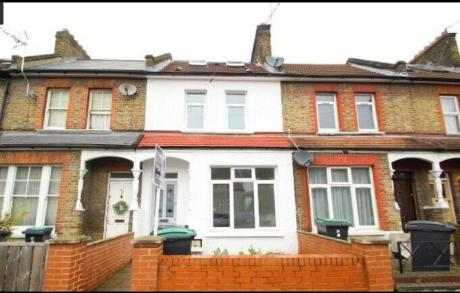 Chain free! Hane Estate Agents Offer a Well Presented 4 Bedroom House Set Over Three Floors