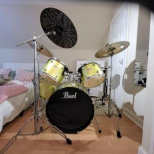 Pearl Forum 5 piece kit with quality Cymbals