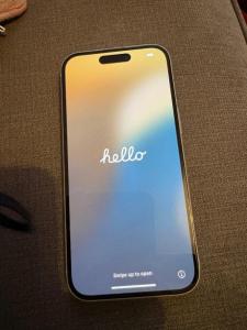 iPhone 15 128gb locked to 02