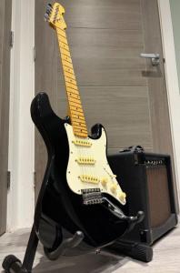 1991 Squier Stratocaster & Samick G10 Amp Bundle
