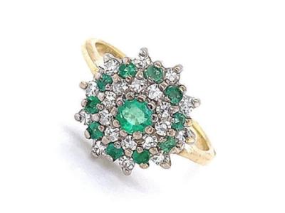Pick The Best Emerald & Diamond Engagement Rings From The Collection!