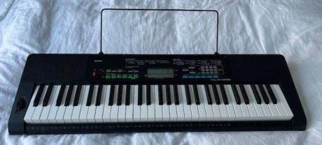 Casio CTK-3400 keyboard, 61 keys, touch sensitive, 200 Rhythms, excellent condition