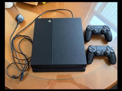 Sony PS4 Black Console with 2 controller HDMI cable and FIFA 19