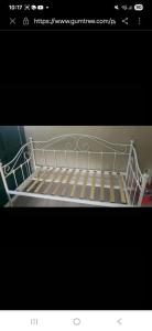 Single trunken bed