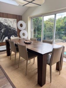 Dining table and chair set
