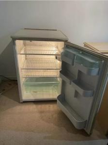 FREE DELIVERY HOTPOINT UNDER COUNTER FRIDGE GOOD CONDITION